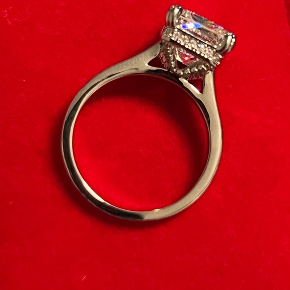 4 Carat Radiant Cut Moissanite Engagement Ring for Women. Ring Size:5.5 - Picture 5 of 8